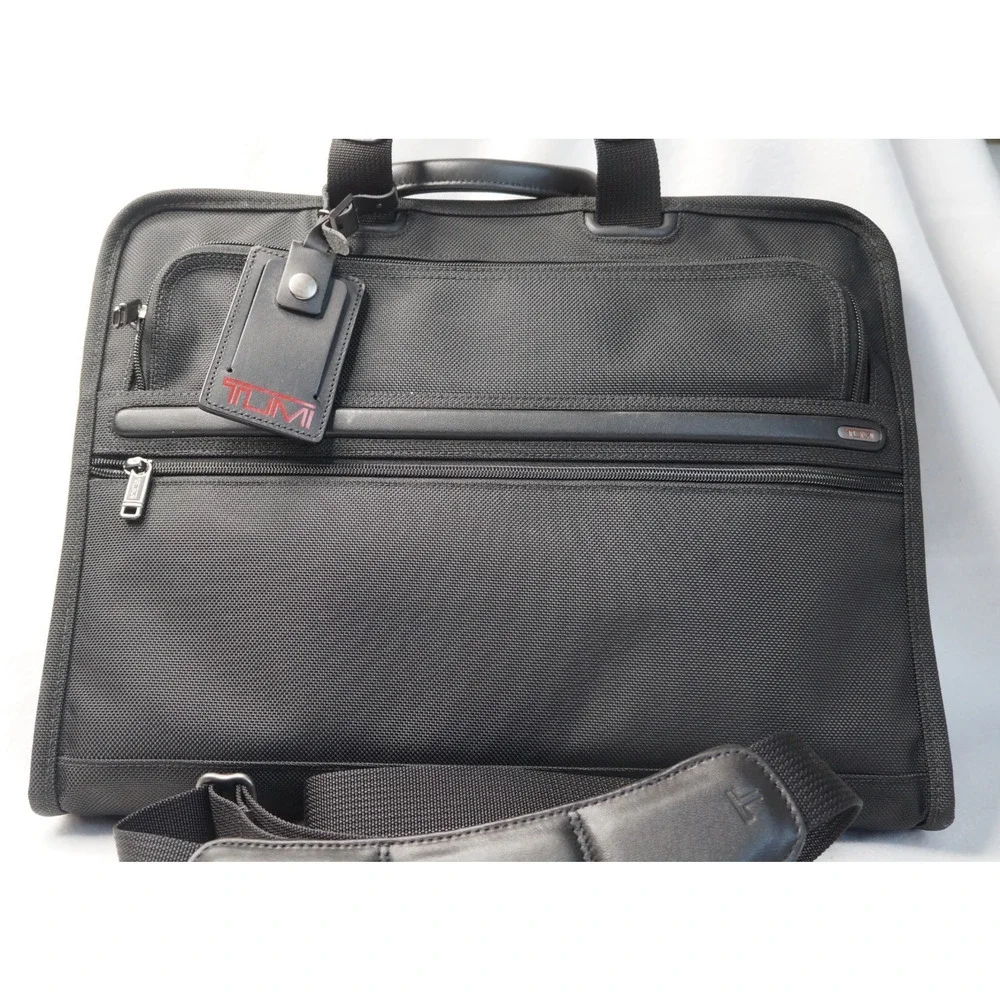 NWT! Tumi Black Slim Large screen Business Bag Portfolio Breif